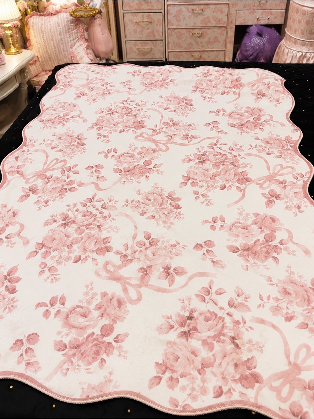 Pink Floral Scalloped carpet - Elegant Home Bedding
